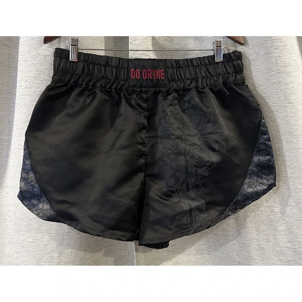 Social Collision Do Or Die Activewear Shorts Size XL‎